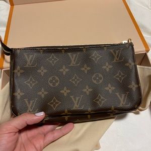 Brand new Louis Vuitton Pochette Accesories NM